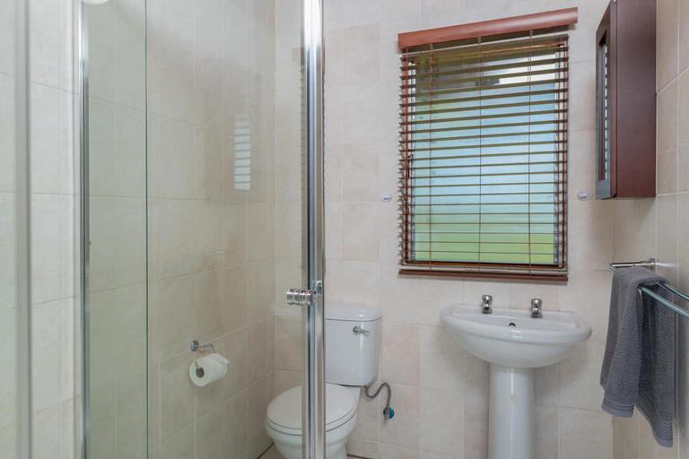 Bathroom 4, Manzini Self Catering Chalets, Umkhanyakude
