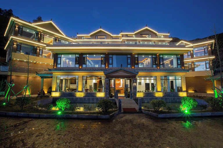 Front of property, Lugu Lake Yunshang Holiday Hotel, Liangshan Yi