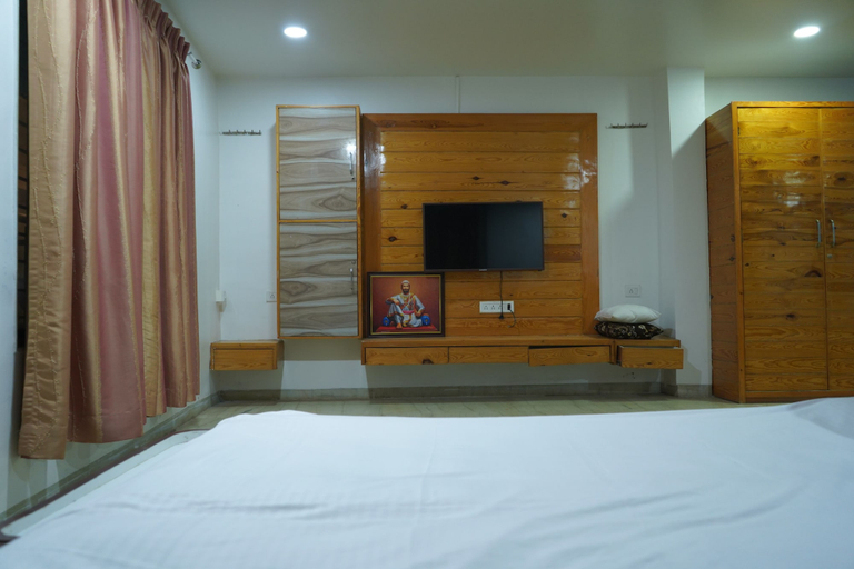 Room 2, THE GREEN HILL RESORT, Pune