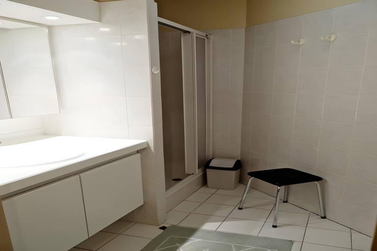 Bathroom, Apartment in Nieuwpoort near the Beach, West-Vlaanderen