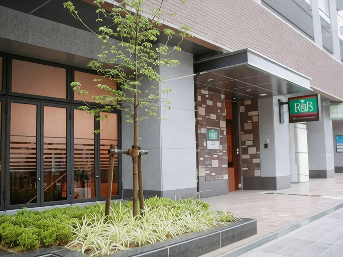 Exterior & Views
