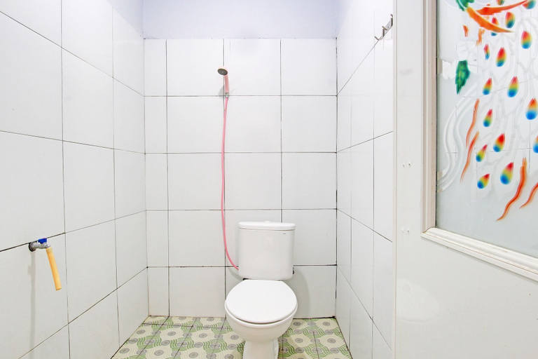 Bathroom 4, OYO 92289 Hotel Aji Kusuma, Wonogiri