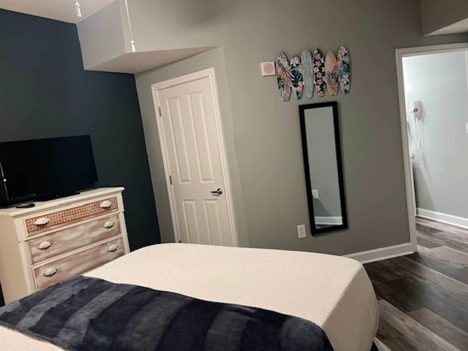 Room 3, Beach, Please!, Bay