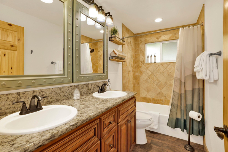 Bathroom, Country Club Cabin #357, San Bernardino