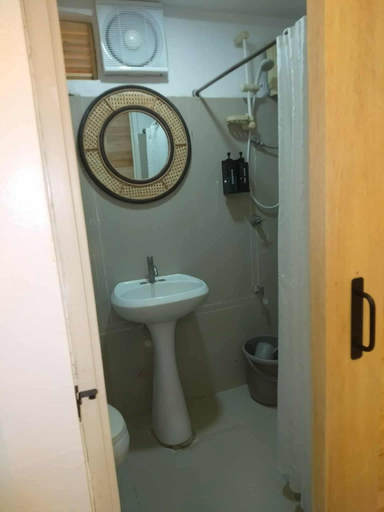 Bathroom, Harold’s Mansion Budget Dorm Room, Dumaguete City