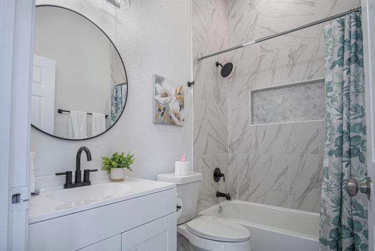 Bathroom 5, 3br/3ba Urban Escape Just Minutes From Downtown!, Bexar