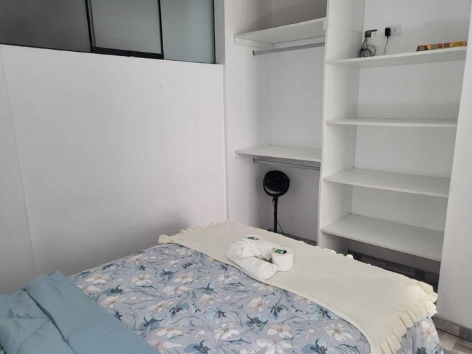 Room 5, Miel de Luna, Cañete
