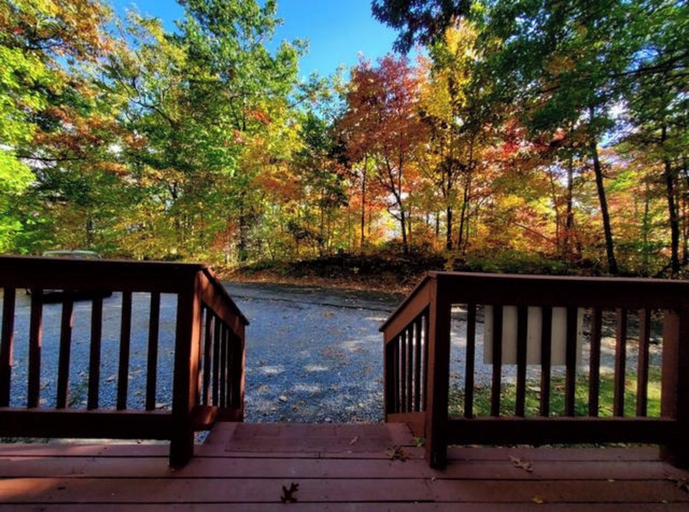 Others 5, Gatlinburg Mountain Cabin, Sevier