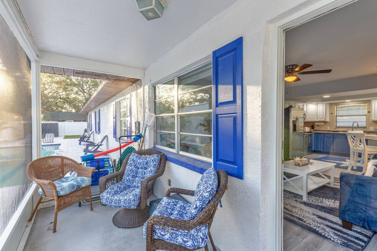 Room 3, Royal Blue Downtown-gulfport-heated Pool, Pinellas