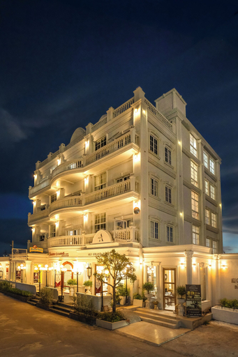 Exterior & Views