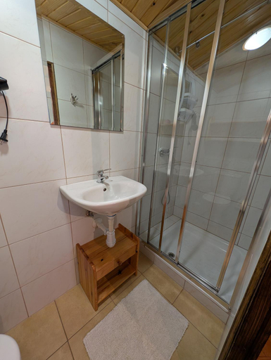 Bathroom 4, Widok apartamenty,domki,pokoje jacuzzi & sauna, Lesko