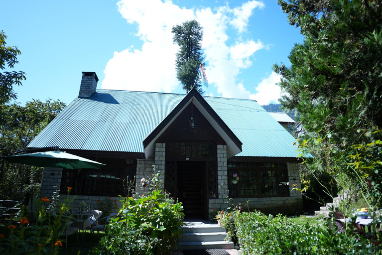 Exterior & Views