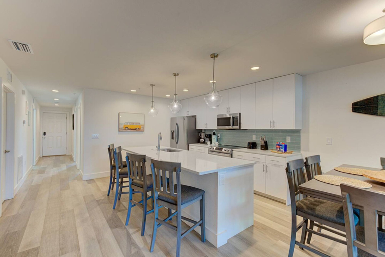 Room 4, Boho Condo 3 3 Heated Pool, Pinellas