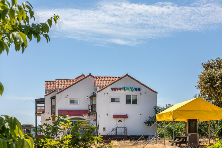 Exterior view 2, Seocheon Red Windmill Attiang Pension, Seocheon
