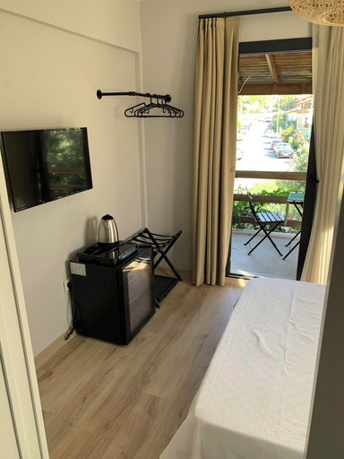 Room 4, Loris Rooms, Urla