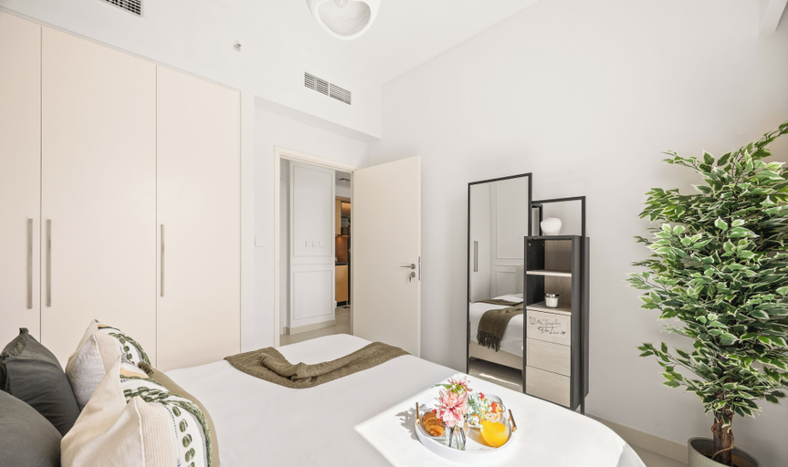 Room 5, Alluring Parisian 1Br in Burj Crown, Dubai