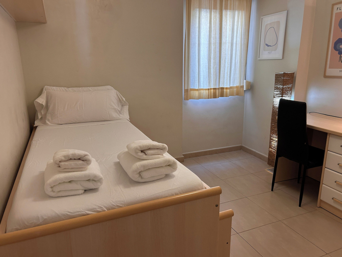 Room 4, Sombrero Holiday Apartments, Málaga