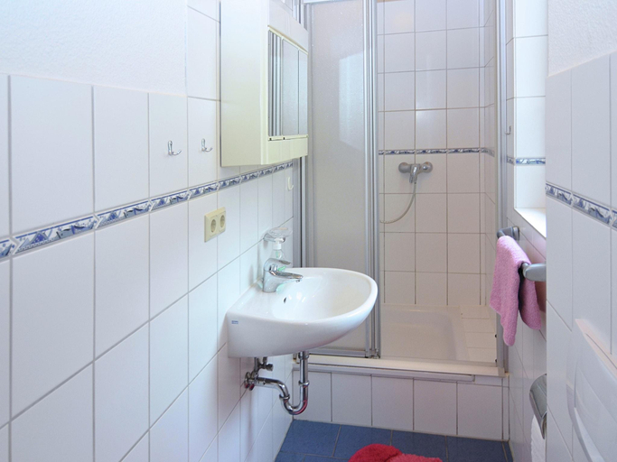 Bathroom 3, Sonnige Ferienwohnung in Huddingen in Waldnahe, Waldeck-Frankenberg