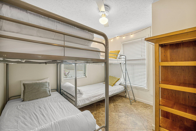 Room 5, Young Street Homes, Bay