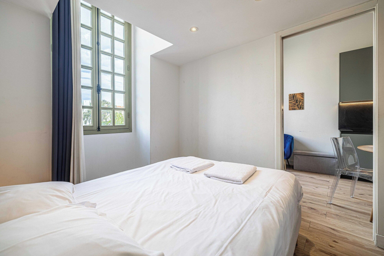 Room 2, a/c Mezzanine apt 2br/4p - Place Garibaldi, Alpes-Maritimes