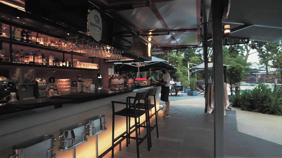 Food & Drinks, Swiss Club Guesthouse , Singapura