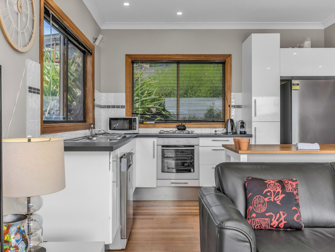 Private kitchen, Hillcrest Retreat with River Views, Tweed Heads