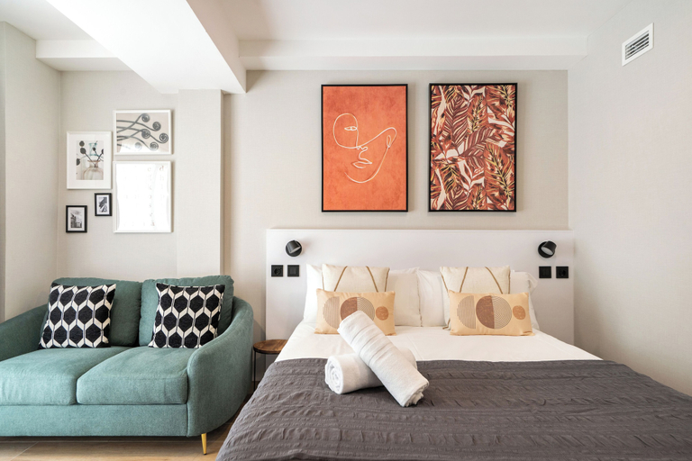 Room 2, Dobo Madrid Cabrera, Madrid