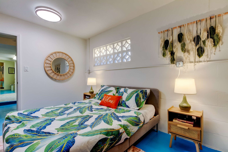 Room 2, Simple Modern Gem 2 Blocks to Beach Pet Friendly, Pinellas