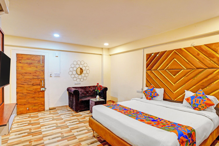 Room 5, Fabhotel New Krishna Palace, Indore