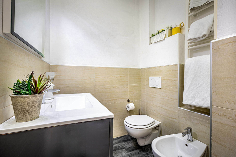Bathroom 5, Il Viaggiator Leggero, Florence
