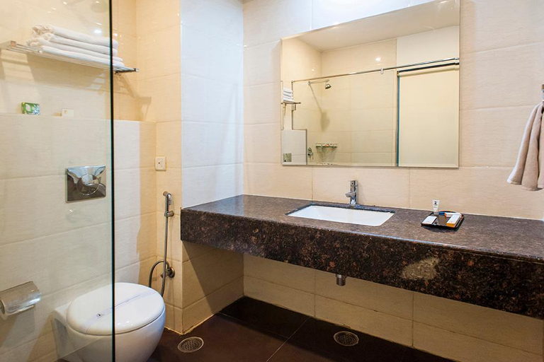 Bathroom, I-Square Hotel, Solan