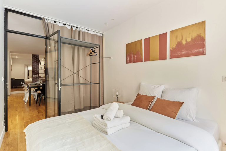 Bedroom 2, Superb Apartment - Beaubourg - Le Marais, Paris