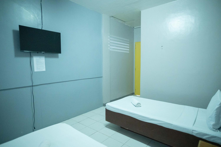Bedroom 3, Tropical Place Hotel by RedDoorz, Puerto Princesa City
