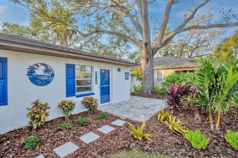 Room 4, Royal Blue Downtown-gulfport-heated Pool, Pinellas