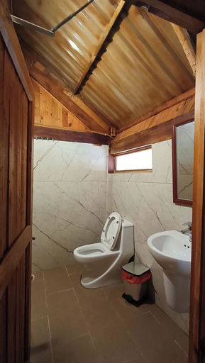 Raised toilet seat 3, Bau Trang U&ME Glamping Resort, Bắc Bình