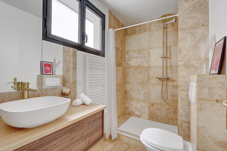 Bathroom 5, Stylish 2BR for 6 by Champs-Elysees, Paris