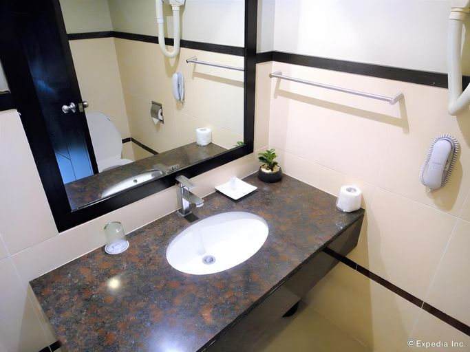 Bathroom 4, Mallberry Suites Business Hotel, Cagayan de Oro City