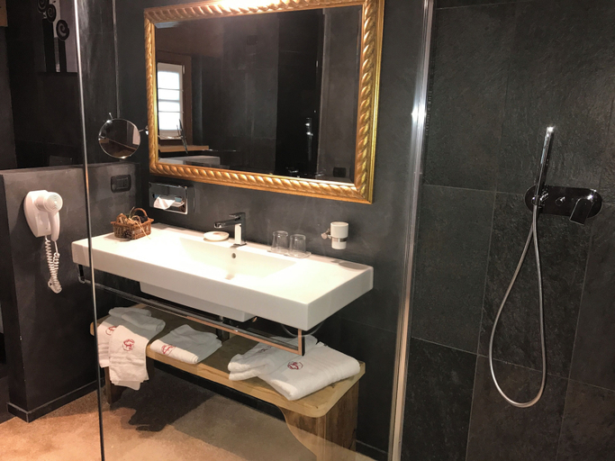 Bathroom 5, Relais du Chateau Blanc, Aosta