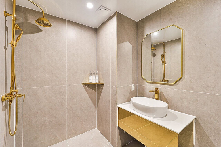 Bathroom 2, SongDODenbastaHotel, Saha