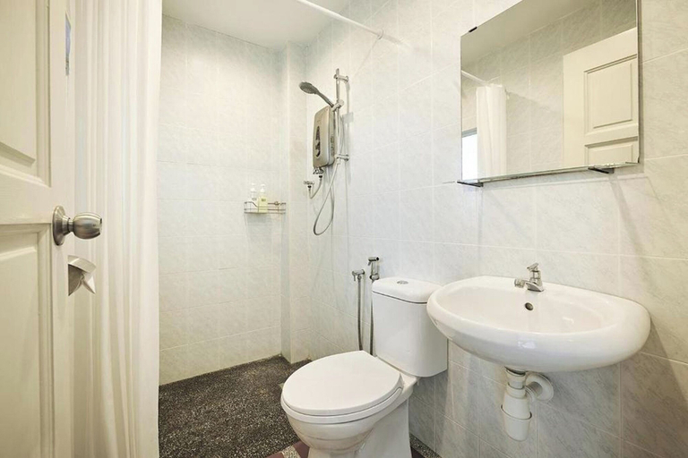Bathroom 3, Sleepy Nomad Hostel, Malacca City