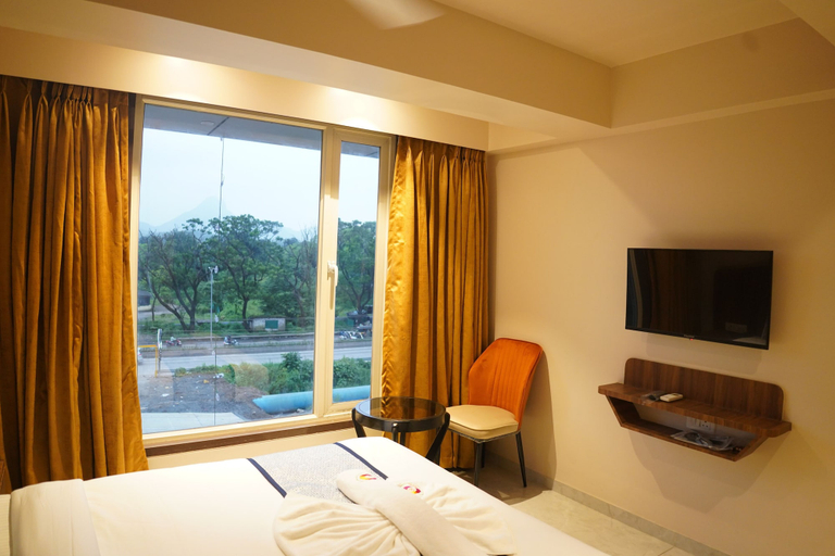 Room 5, Hotel Status Inn, Thane