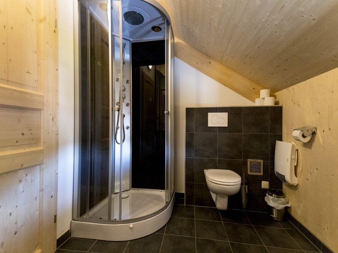 Bathroom 3, Appealing chalet with sauna, Murau