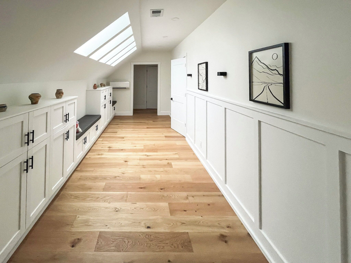 Hallway, Allora, Henderson
