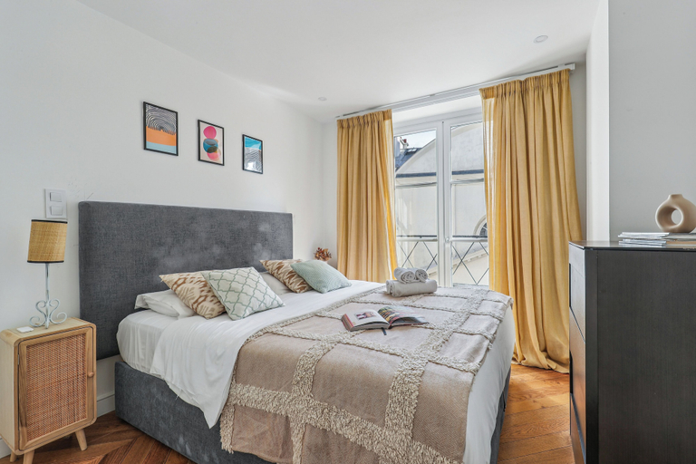 Room 3, Chic 1BR Near Louvre & Musee d Orsay, Paris