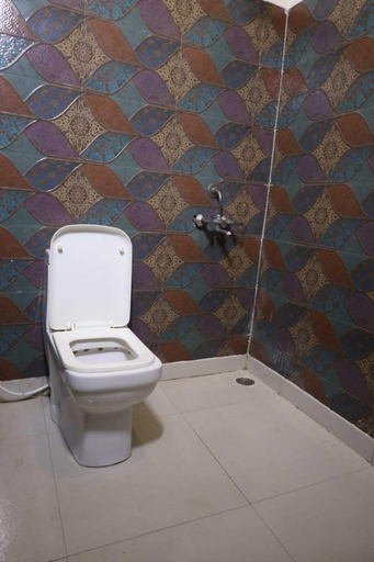 Bathroom 4, Hotel Haveli Inn, Varanasi