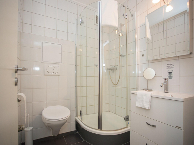 Bathroom, Apartment mit Balkon nahe am Erlebnisberg Kappe, Hochsauerlandkreis