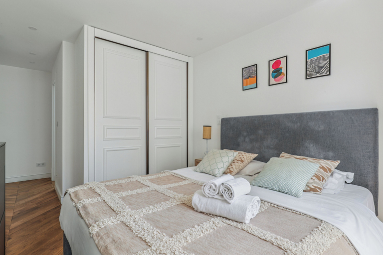 Room 2, Chic 1BR Near Louvre & Musee d Orsay, Paris