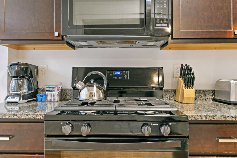 Private kitchen 4, Chic 2BR Escape - Buckingham 1, Cook