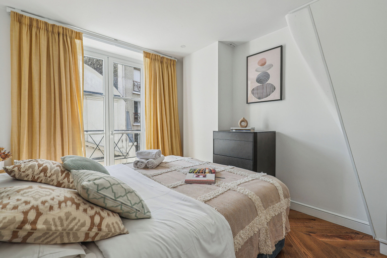 Room 5, Chic 1BR Near Louvre & Musee d Orsay, Paris