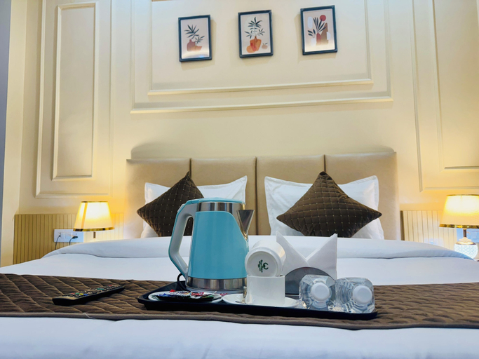 Room 5, The Classic Crowne at Delhi Airport, Delhi